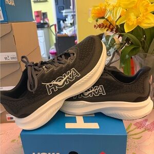 HOKA MACH 6 wide ( 2e ) sz 10.5 mens new in box !!